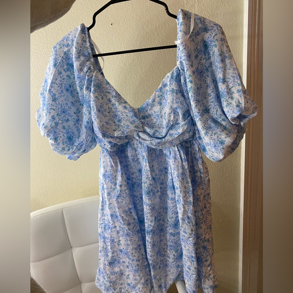Blue short dress
Altard’ State Blue floral babydoll dress
SO cutee!!